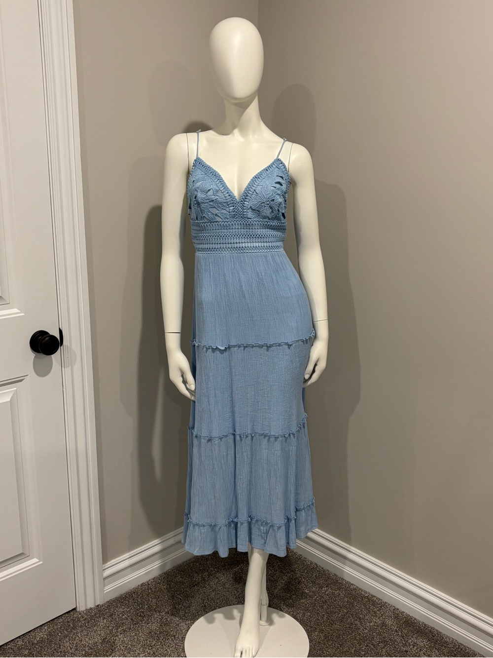 Love Tree Light Blue Lace-Trim Spaghetti Strap Midi Dress